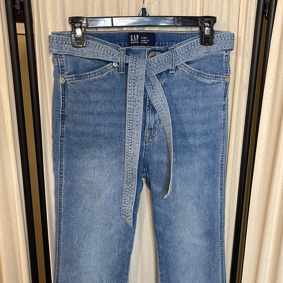 EUC- GAP HIGH RISE FLARE JEANS WITH BELT SIZE 6/28 R - Picture 3 of 9